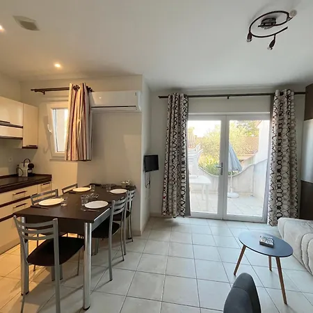 Mini 63 Proche Dans Avec Piscine A Favone Apartment