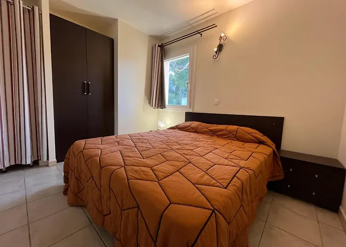 Mini 63 Proche Dans Avec Piscine A Favone Sari-Solenzara